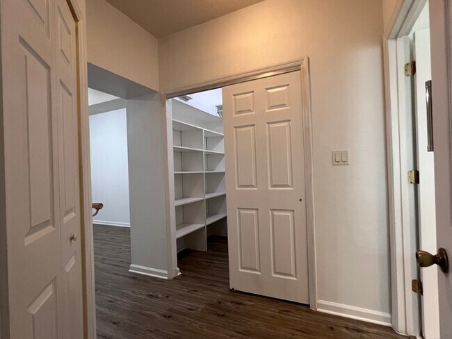 Building Photo - HUGE PRICE REDUCTION!! HOME IS READY FOR A...