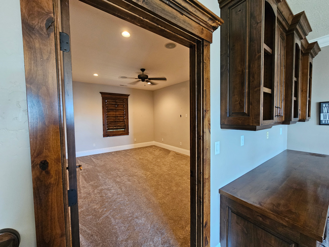 Building Photo - 738 Deer Hollow Rd