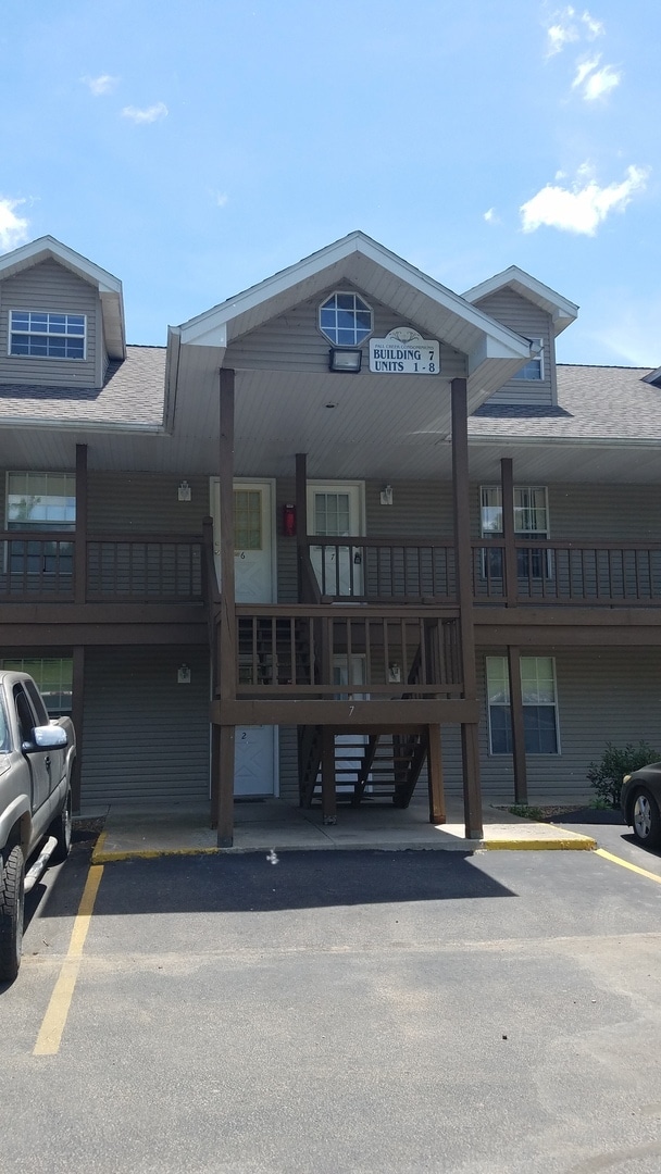 Building Photo - 1 bedroom, unfurnished walk-in condo at Fa...