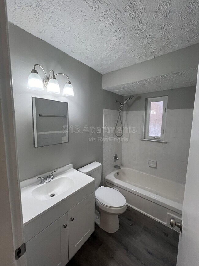 Building Photo - 4594 Hamilton Ave