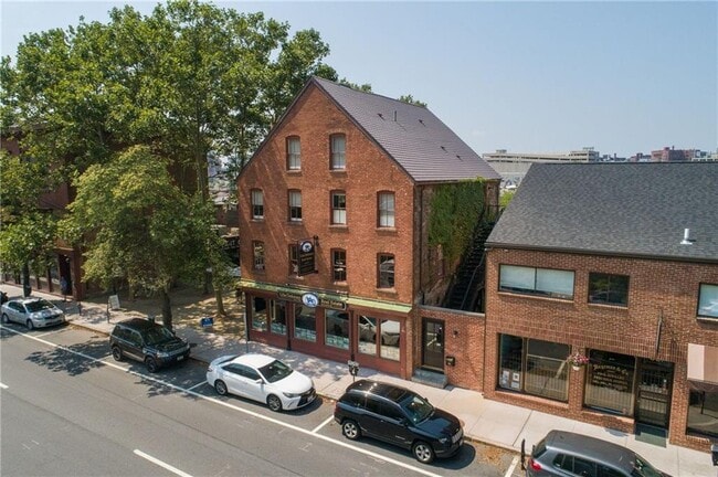 Primary Photo - 371 S Main St