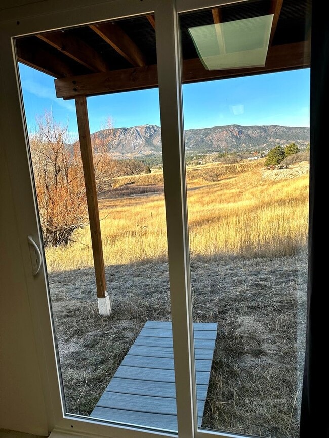 Building Photo - Newly Renovated Home 3 Bed 1 1/2 Bath 1-Car Garage on Century Place!