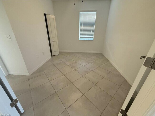 Building Photo - 2224 Dragonfruit Wy