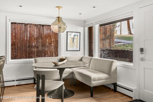 Building Photo - 731 S Mill St