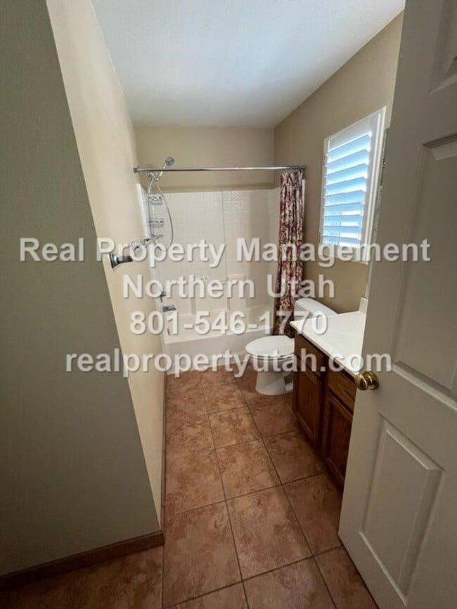 Building Photo - 3 Bedroom Layton Home Coming Available in ...