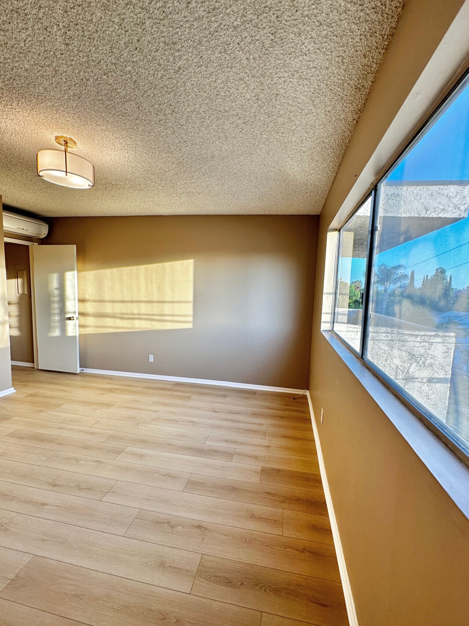 Building Photo - 125 S Sierra Madre Blvd