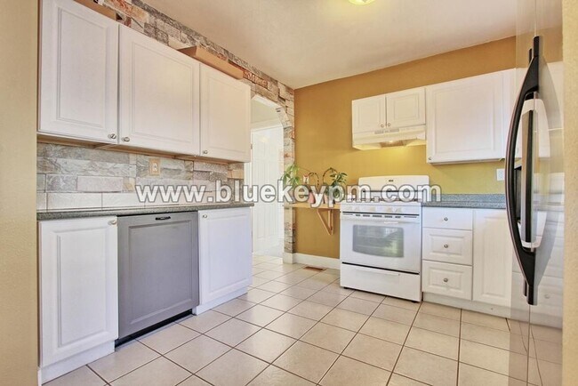 Building Photo - 5514 SE Malden St