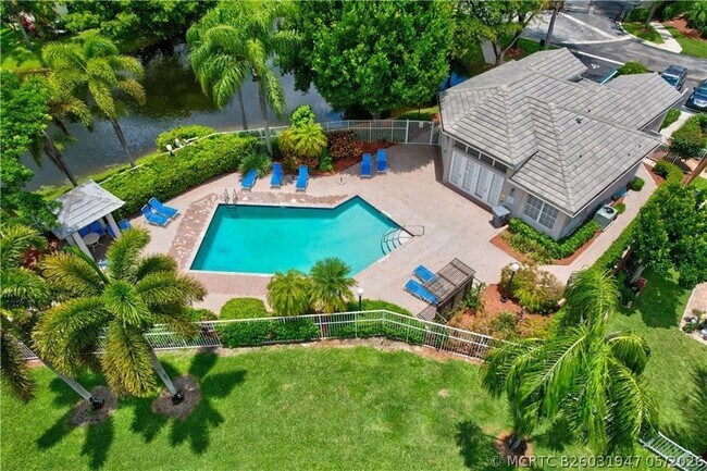 Building Photo - 8171 Hampton Wood Dr