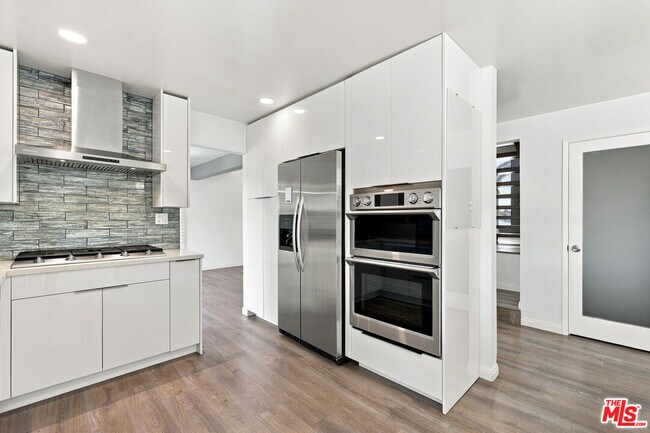 Building Photo - 4355 Chaumont Rd