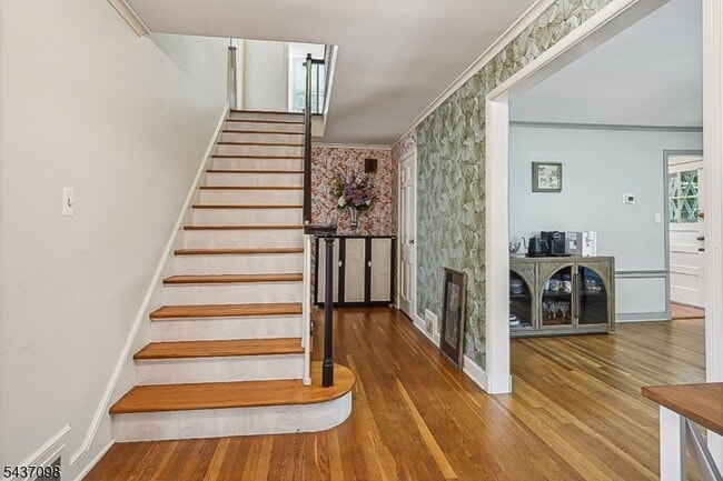 Building Photo - 305 Lupine Way