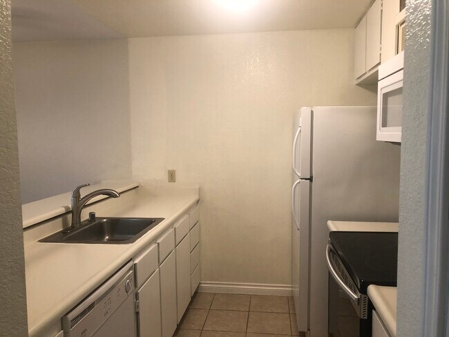 Building Photo - 14707 NE 44th Pl