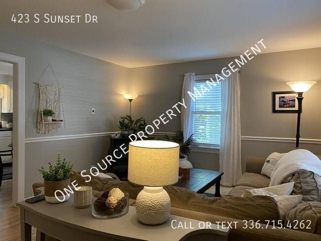 Building Photo - 423 S Sunset Dr