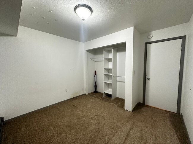 Building Photo - 863 Stol Dr