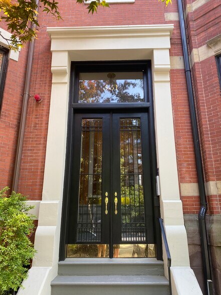 Building Photo - 331 Beacon St