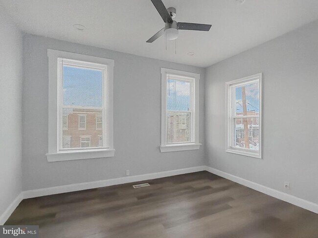 Building Photo - 733 N Linwood Ave