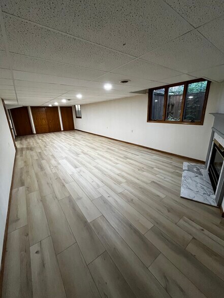 Building Photo - 705 Plainfield Ct