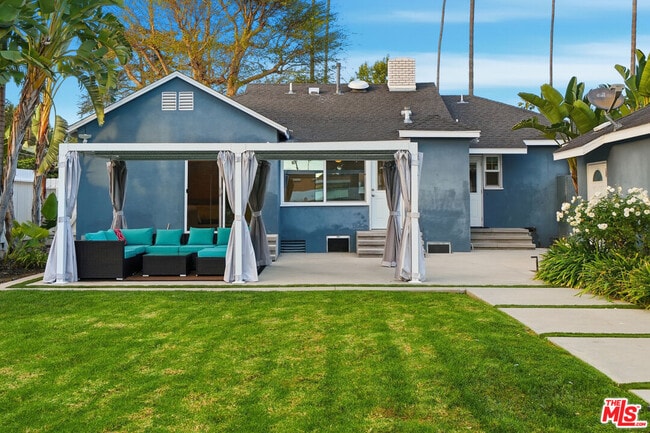 Building Photo - 15040 Hamlin St