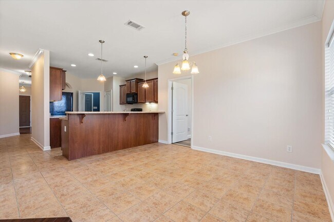 Building Photo - Upcoming Listing!