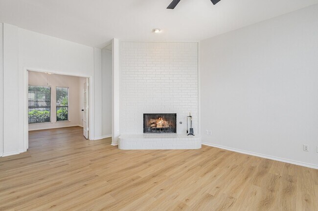 Building Photo - 745 Amhurst Ct
