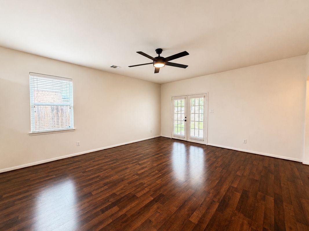 Building Photo - 8739 Leclaire Meadow Dr