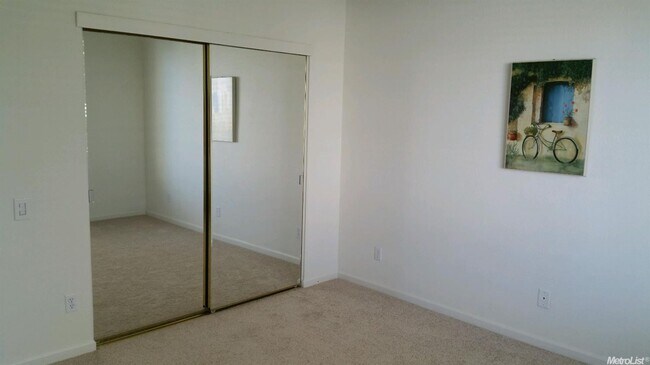 Building Photo - Beautiful Gated 55+ community in Springfie...