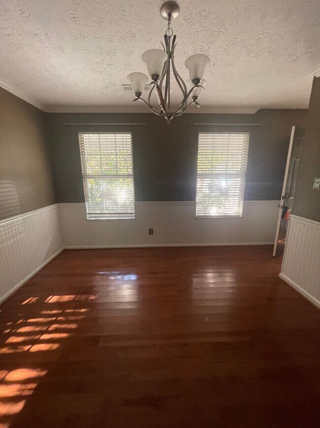 Building Photo - 3-Bedroom Cedar Bluff home available Now!!