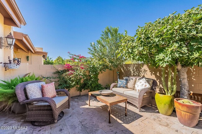 Building Photo - Charming Northwest 2 Bed. 2 Ba. Townhome  ...