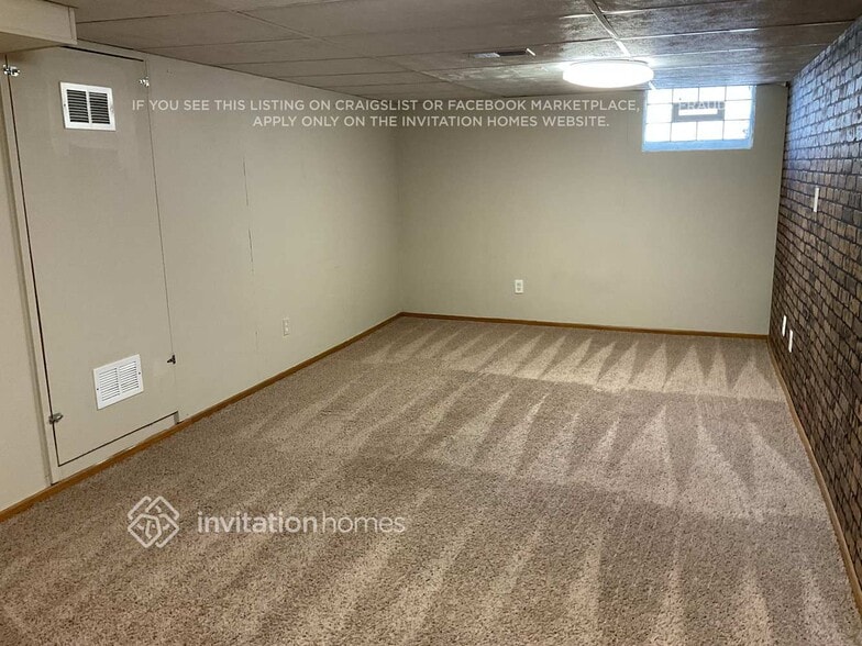 Building Photo - 2713 W 71st 1/2 St