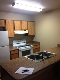 Kitchen - Sprucewood Apartments