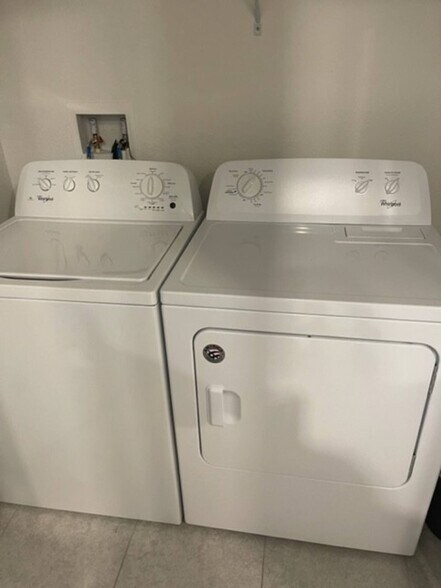 Washer & Dryer in unit - 1135 Sleepy Oak Dr
