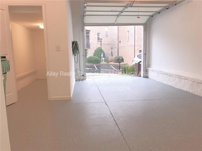 Building Photo - 2675 Rivers Edge Dr NE