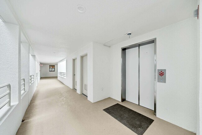 Building Photo - 827 Oak Harbour Dr