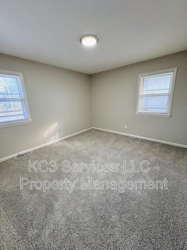 Building Photo - 5940 E 136th St