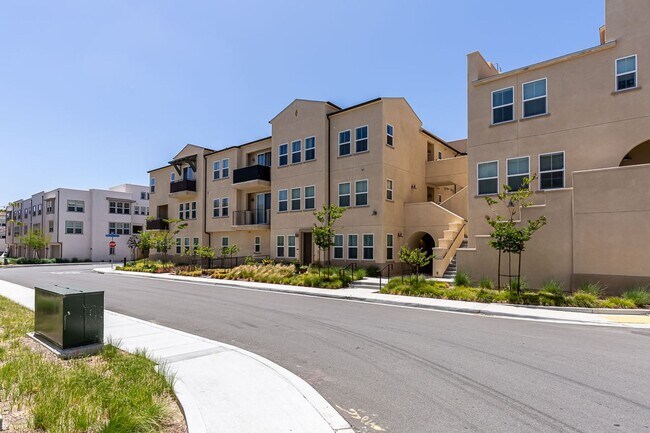 Primary Photo - LIGHT & BRIGHT 2 BEDROOM W/GARAGE & LAUNDR...
