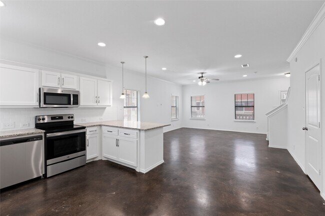 Building Photo - 13002 Idledale Dr