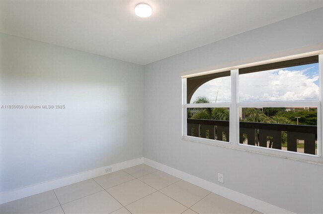 Building Photo - 1902 Bermuda Cir