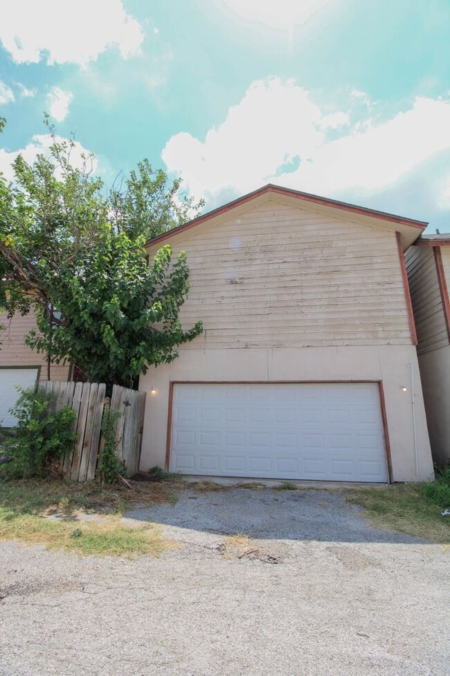 Building Photo - 3811 Bremen Ave