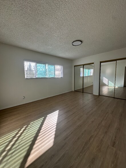 Building Photo - 4350 Troost Ave