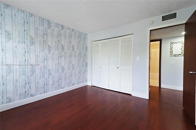 Building Photo - 13700 SW 62nd St
