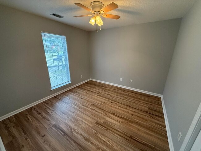 Building Photo - 1206 Kendal Ct