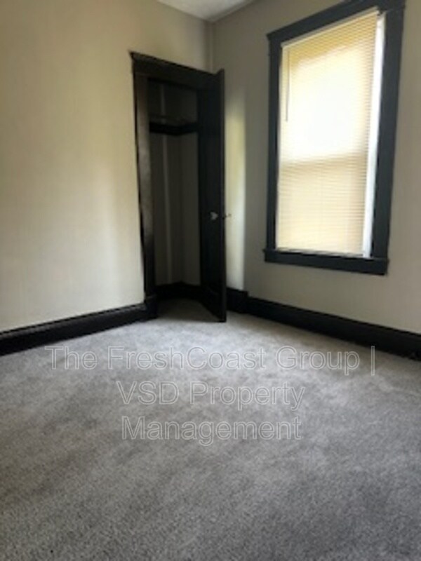 Building Photo - 3434 E 105th St