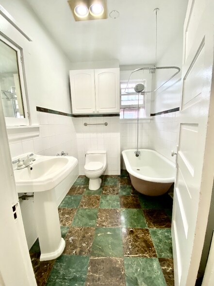 Building Photo - 901 N M St