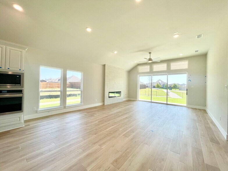 Building Photo - 13733 Riola Dr