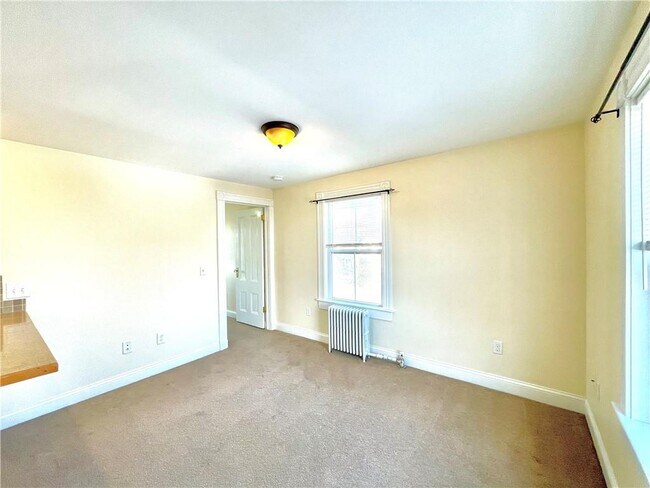 Building Photo - 14 Dresser St