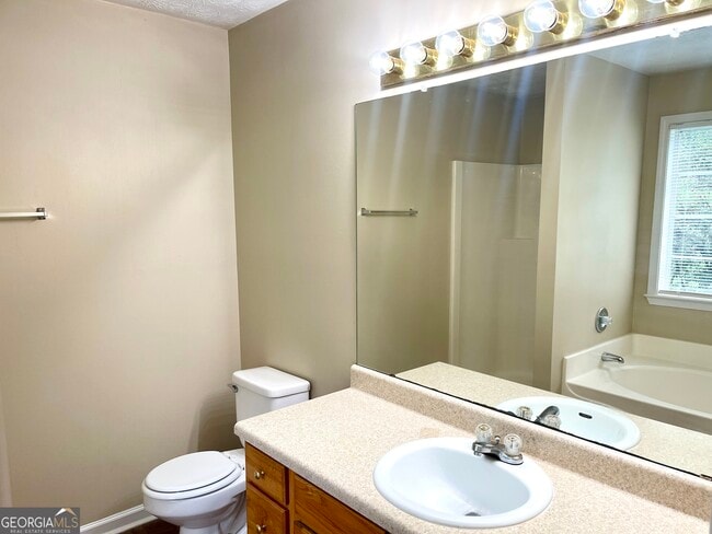 Building Photo - 100 Oak Hill Dr