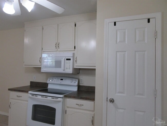 Building Photo - 4738 Live Oak Ln