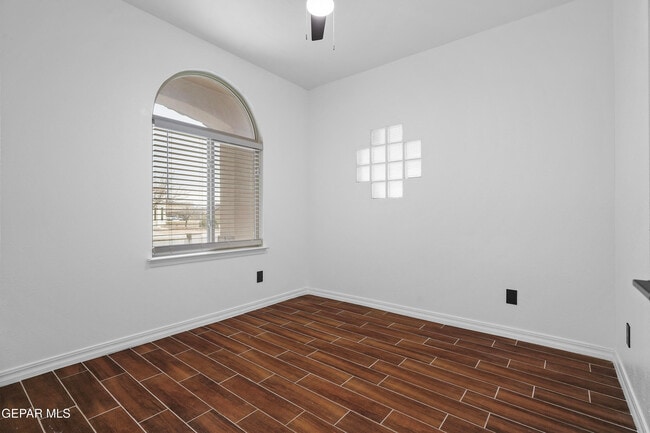 Building Photo - 14696 Jesus Almeida