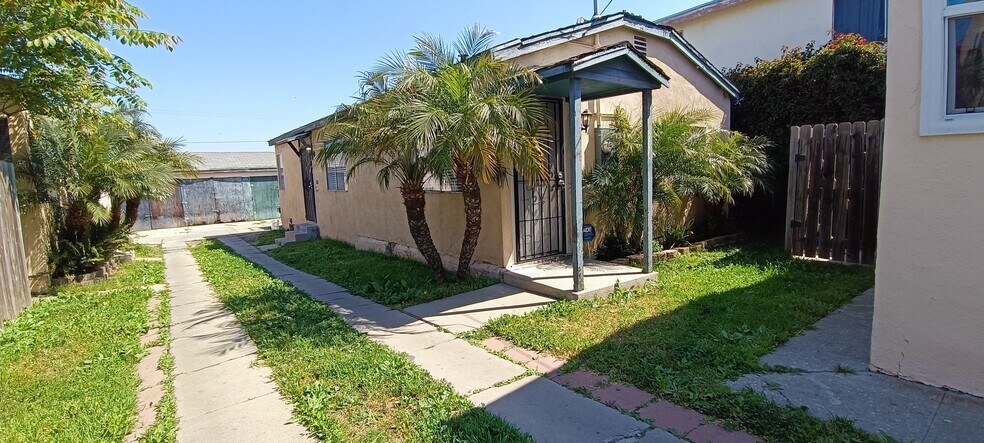 Building Photo - 1211 W 110th St