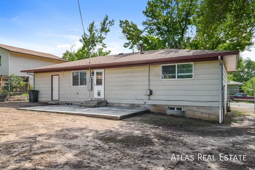 Building Photo - 612 Zion Dr