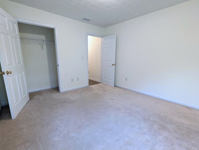 Building Photo - House 3 beds 2.5 baths